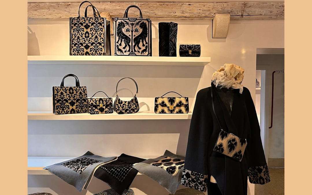 accessori velluto nero boutique borse stola|Tessitura Bevilacqua